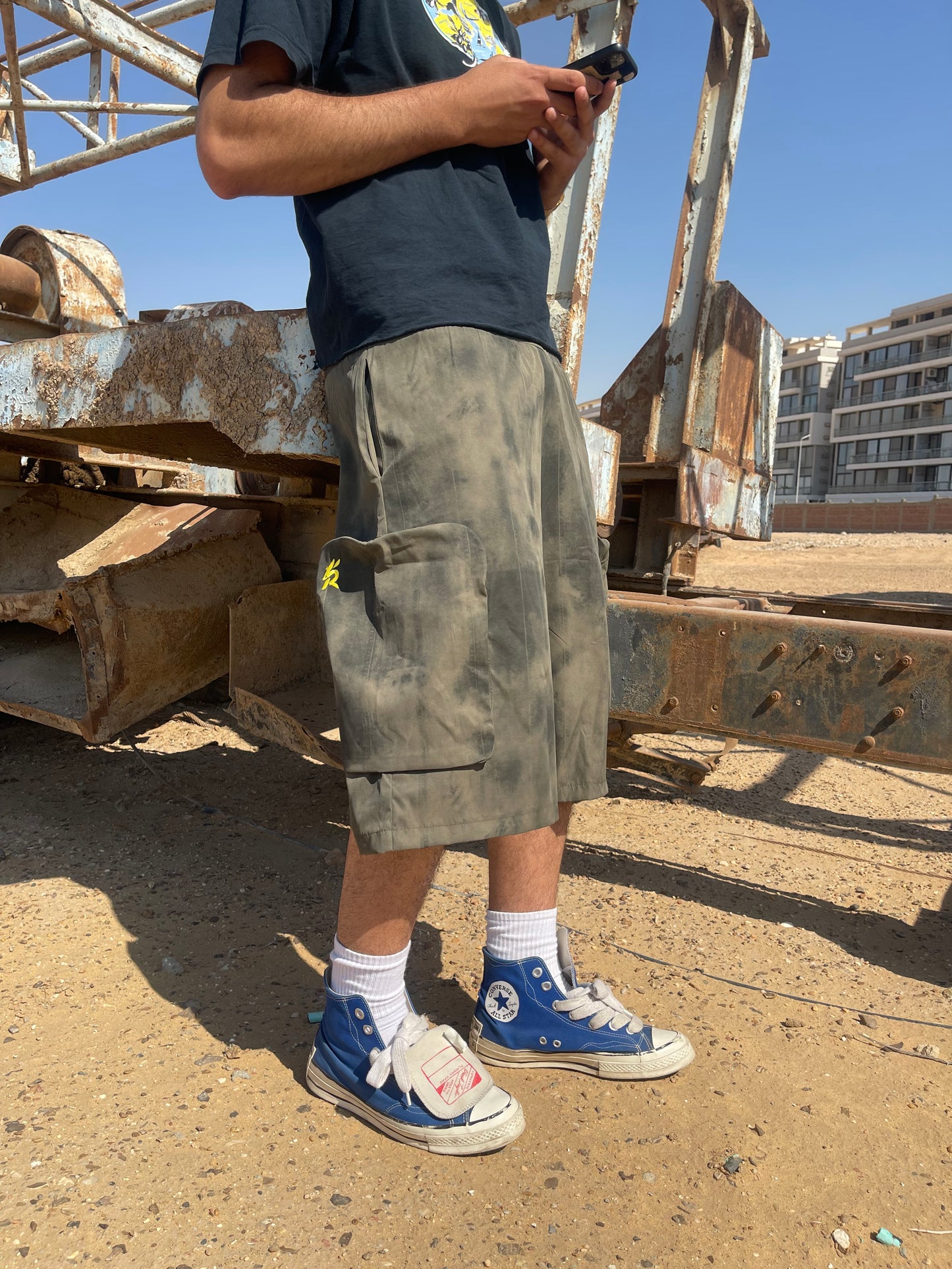 Dirty cargo short